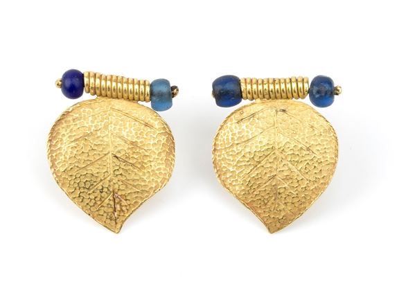 Pair of gold leaf earrings in archaeological style 