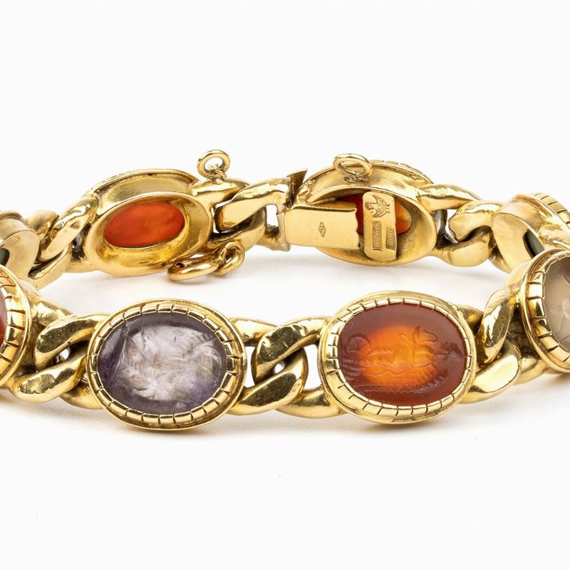 Molayem: Bracciale in Oro e Pietre Incise