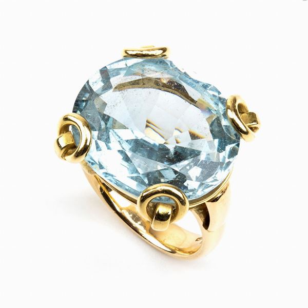Aquamarine  gold ring 
