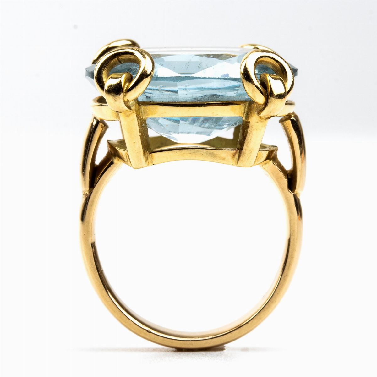 Anello in Oro con Acquamarina