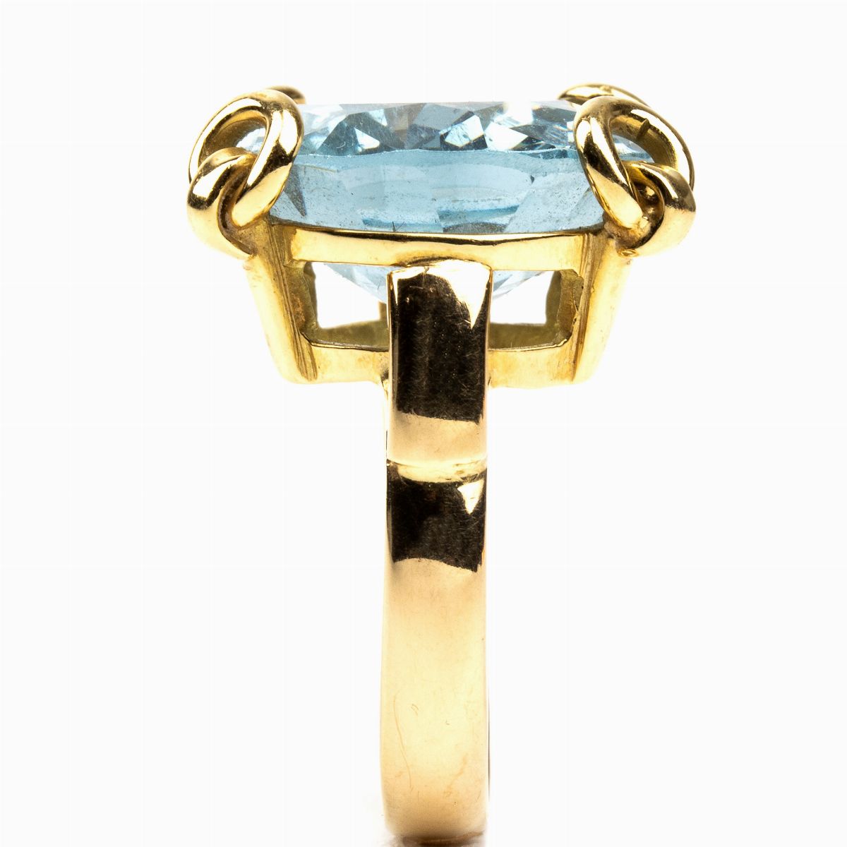 Anello in Oro con Acquamarina