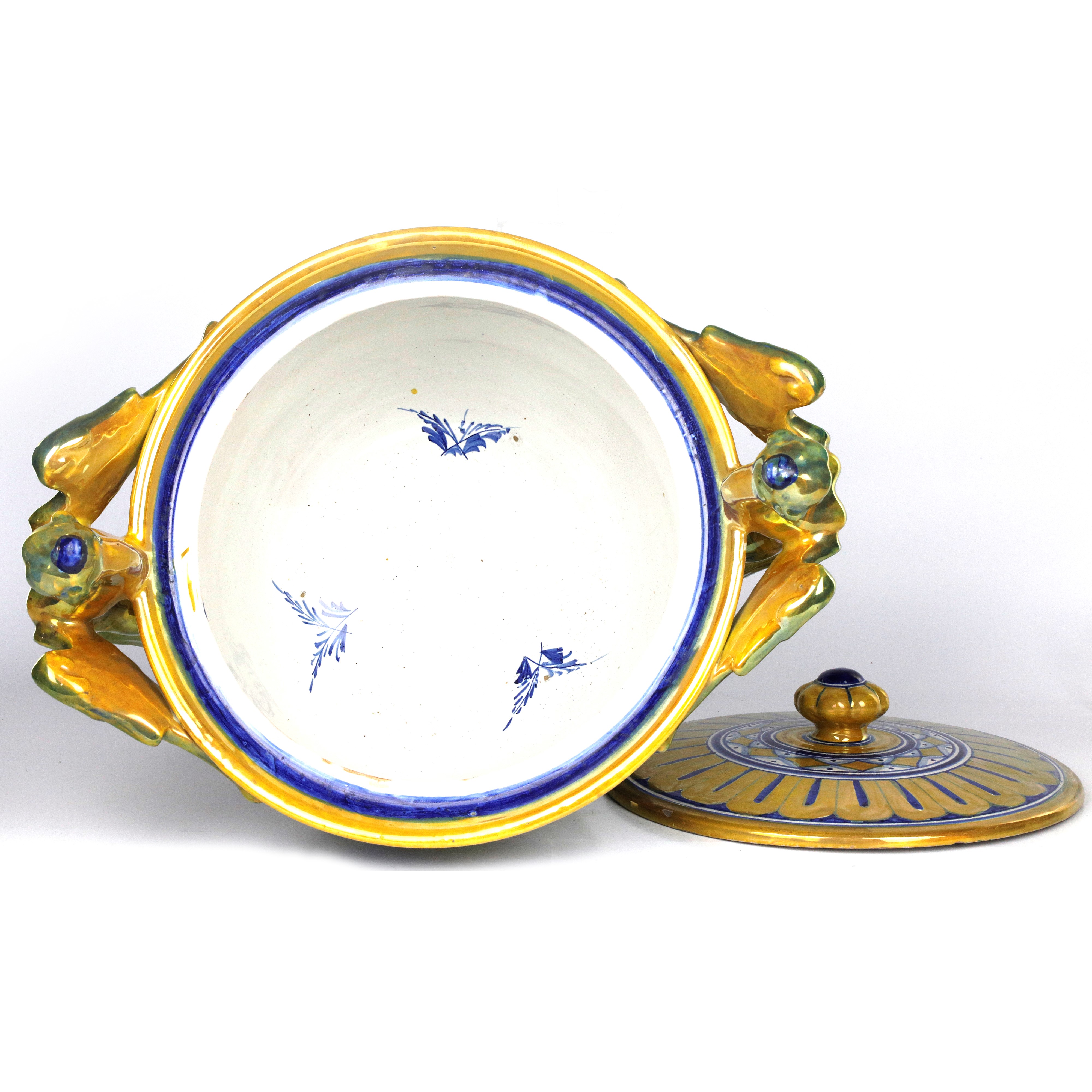 Cista in Ceramica a Lustro