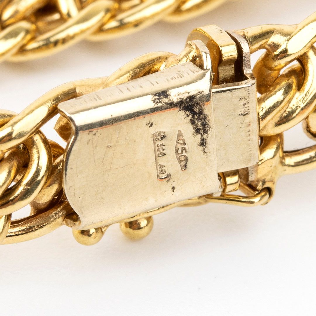 Parure Composta da un Girocollo, un Bracciale ed un Paio di Orecchini in Oro Rubini e Diamanti