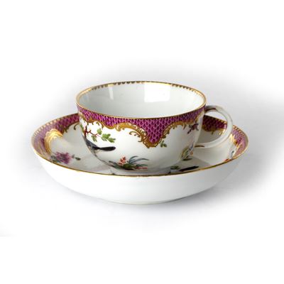 Tazza con Piatto in Porcellana
