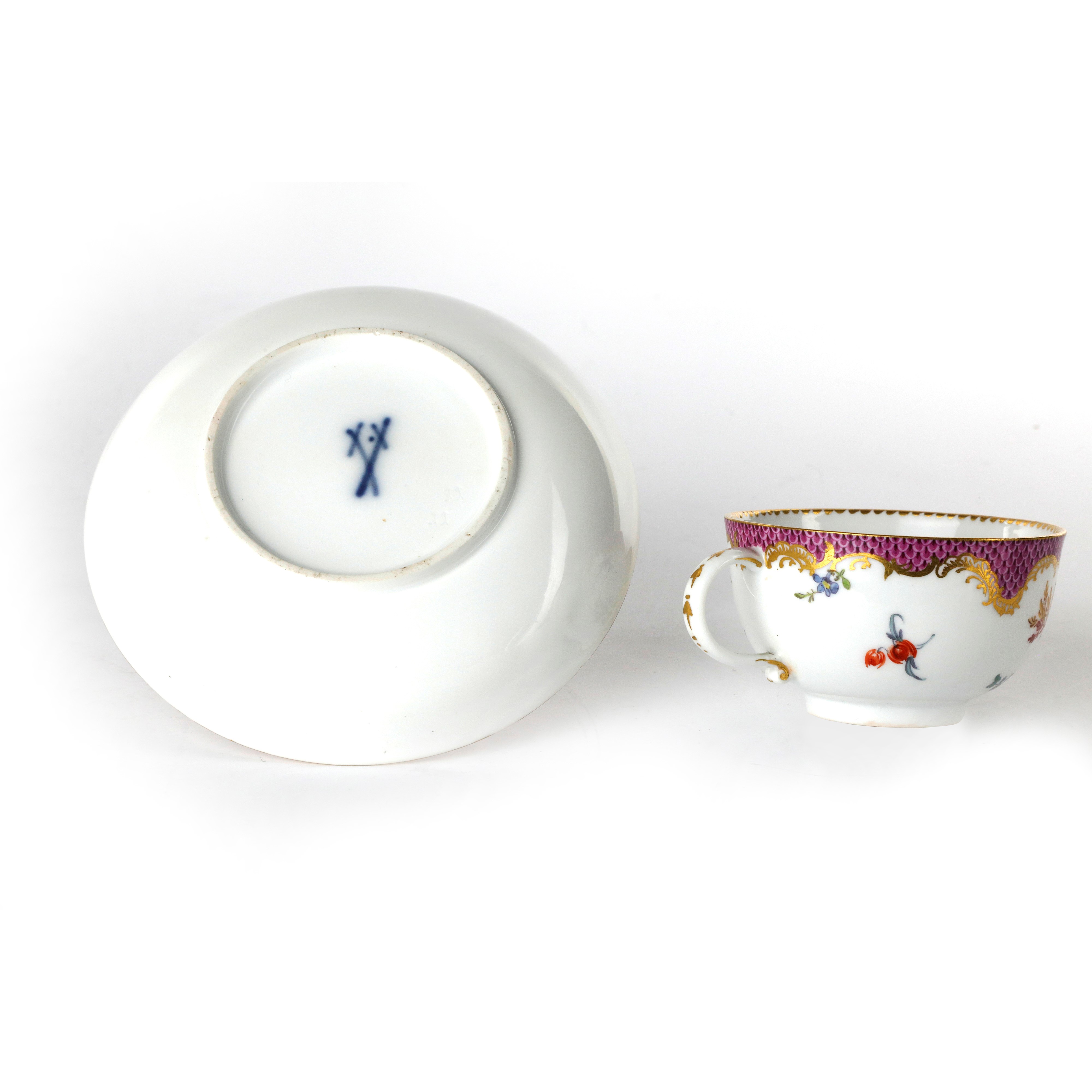 Tazza con Piatto in Porcellana