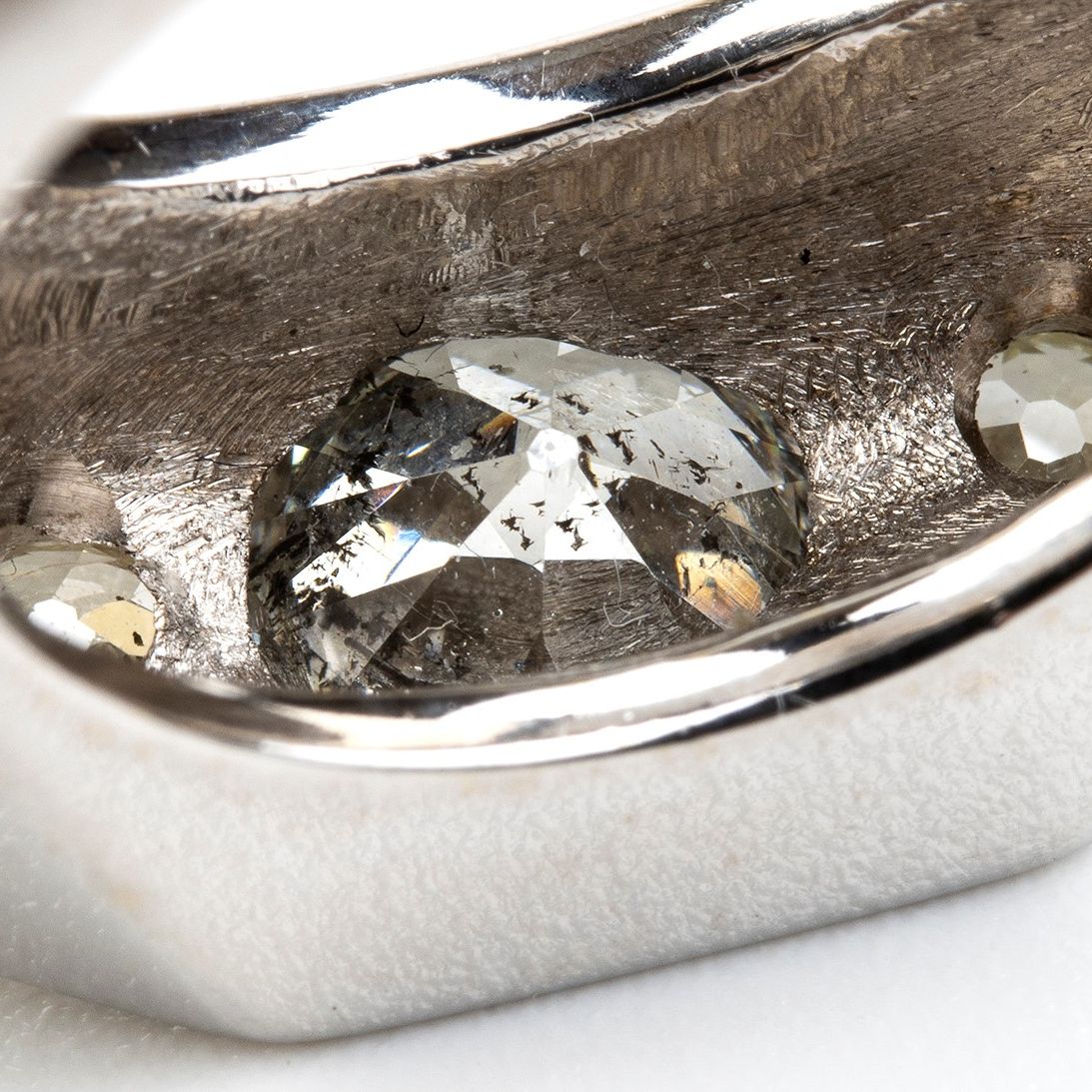 Anello in Oro Bianco con Diamanti