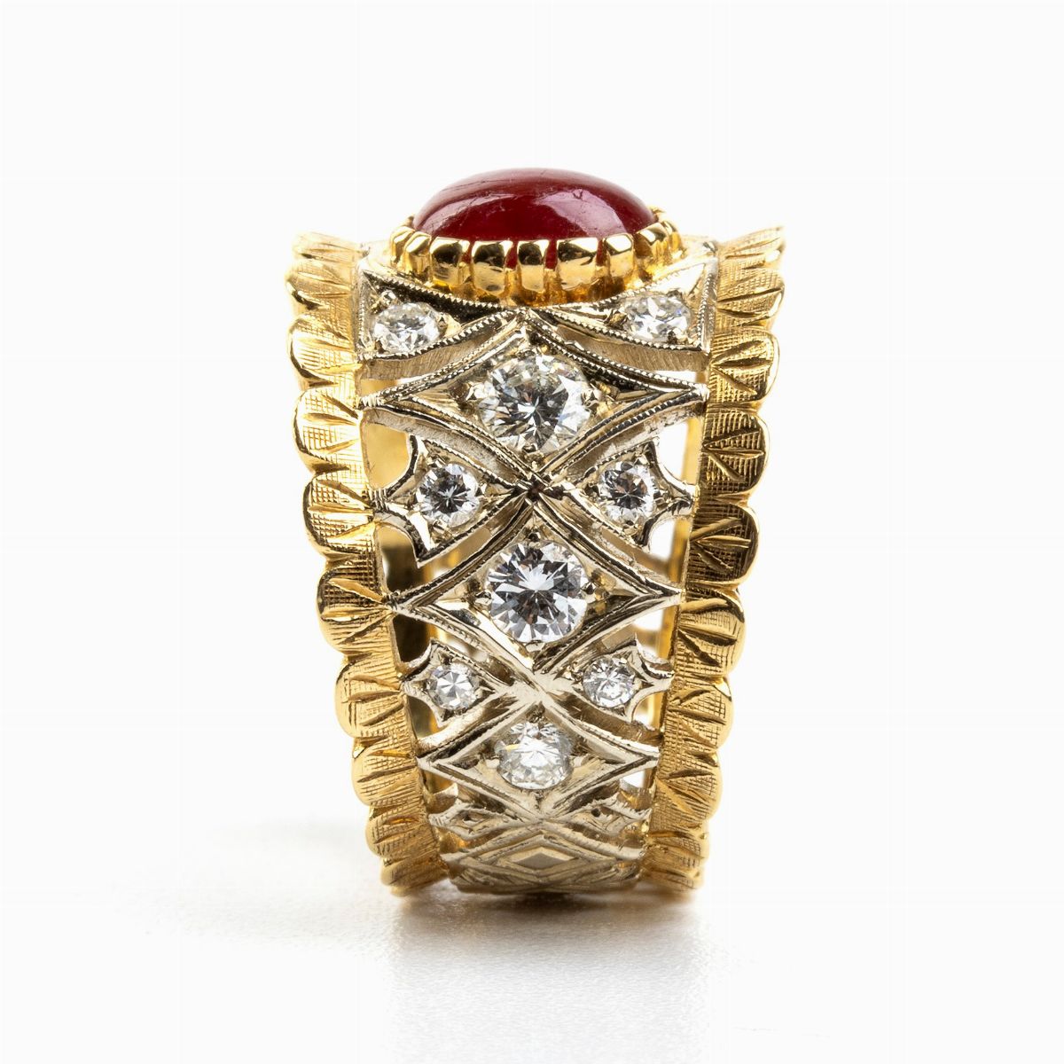 Anello a Fascia in Oro con Rubino e Diamanti