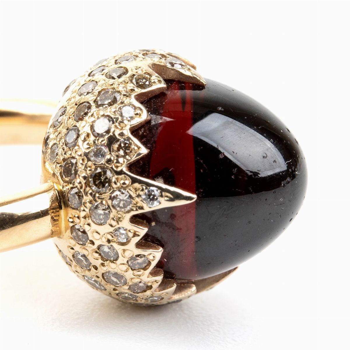 Pomellato: Anello "chimera" in Oro con Granato e Diamanti Brown