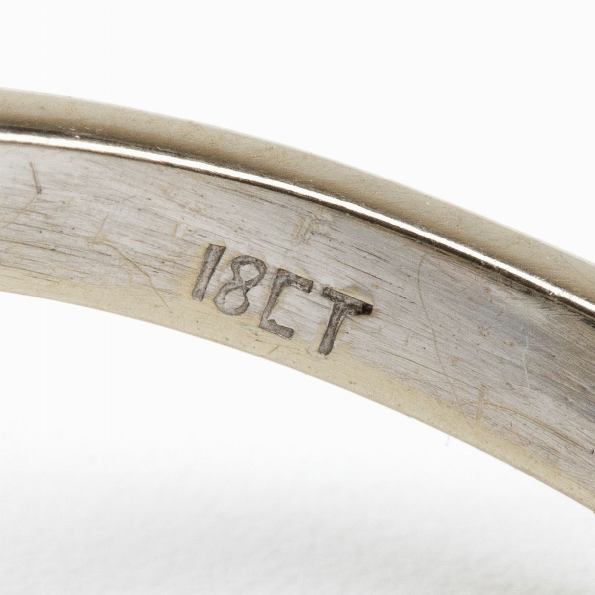 Anello in Oro con Zaffiri e Diamanti