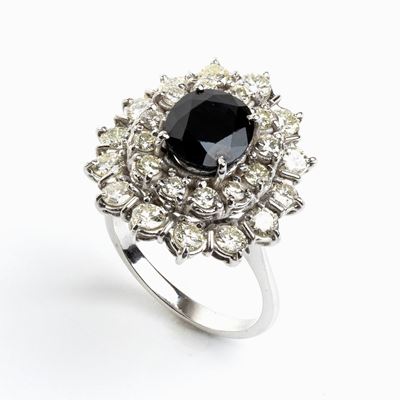 Anello in Oro Bianco con Zaffiro e Diamanti