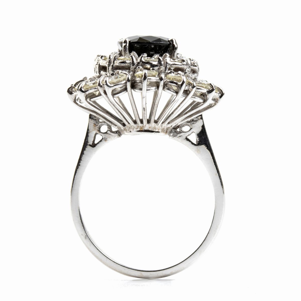 Anello in Oro Bianco con Zaffiro e Diamanti