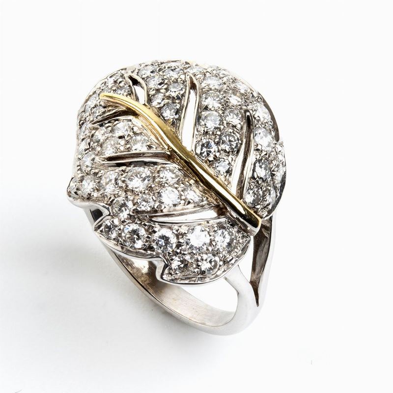 Anello a Foglia in Oro e Diamanti