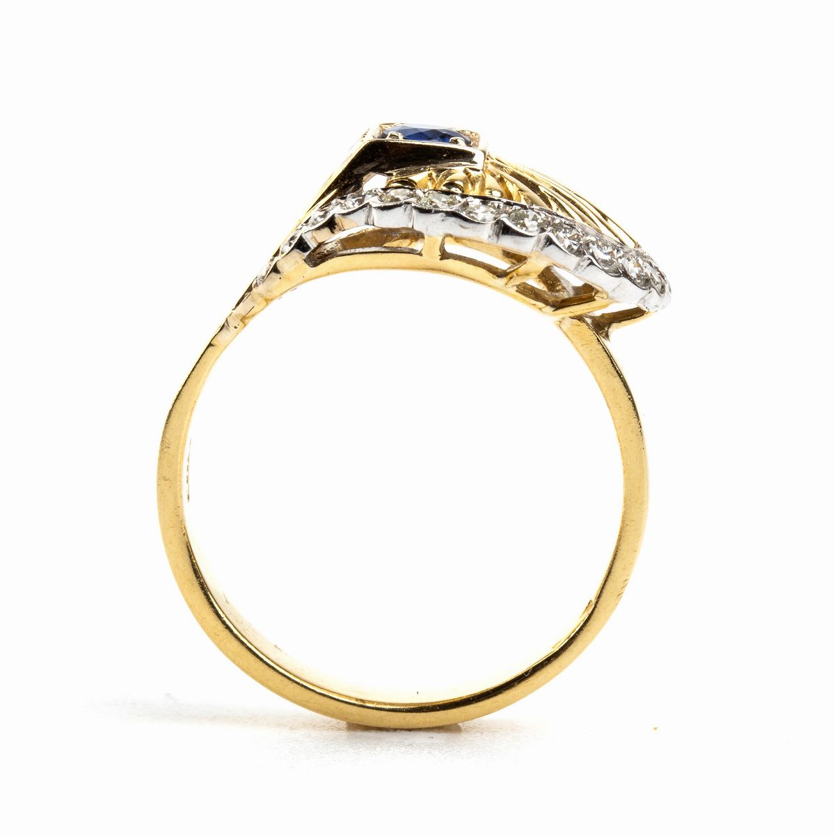 Anello a Conchiglia in Oro con Zaffiro e Diamanti
