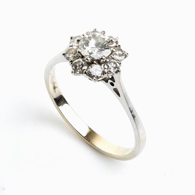 Anello a Fiore in Diamanti ed Oro