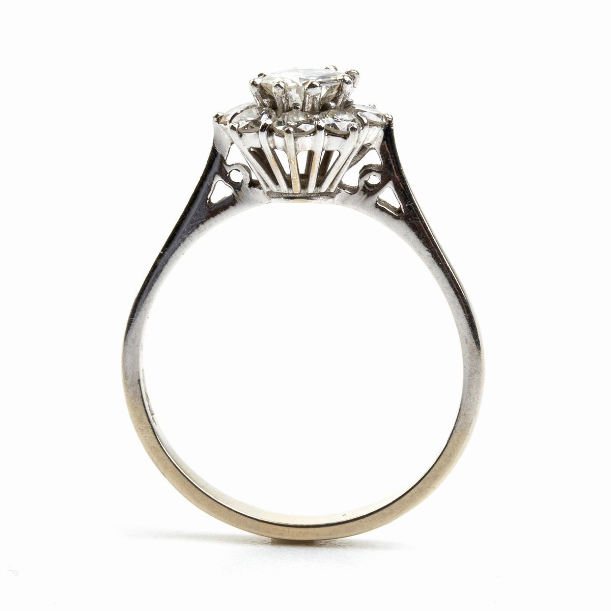Anello a Fiore in Diamanti ed Oro