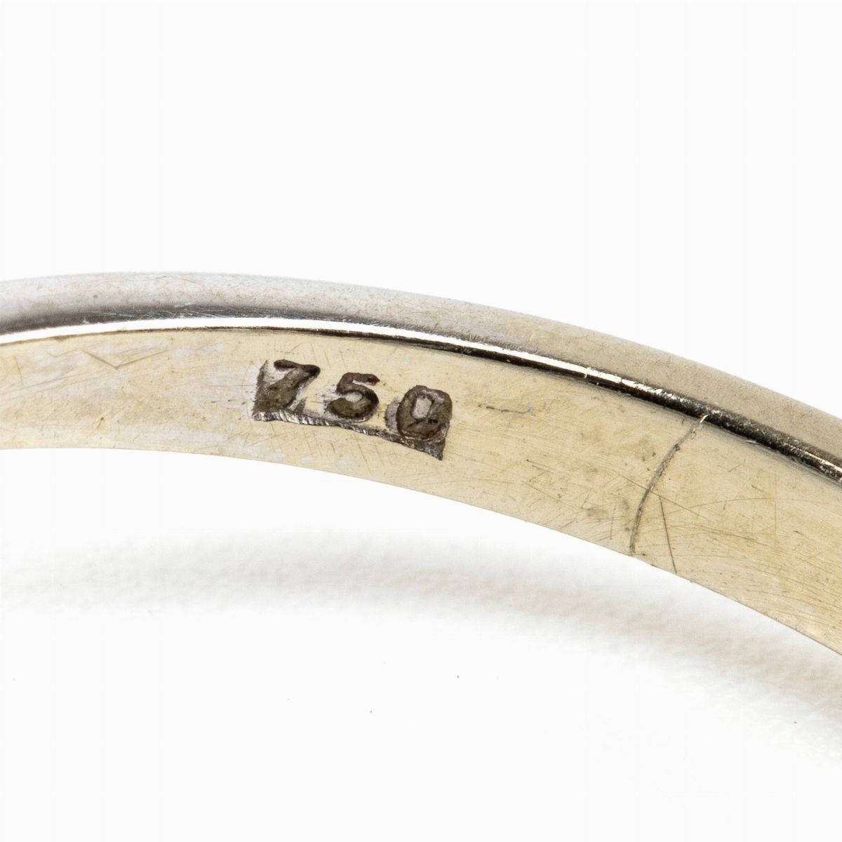 Anello a Fiore in Diamanti ed Oro