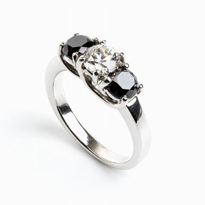 Anello Trilogy in Oro con Diamanti