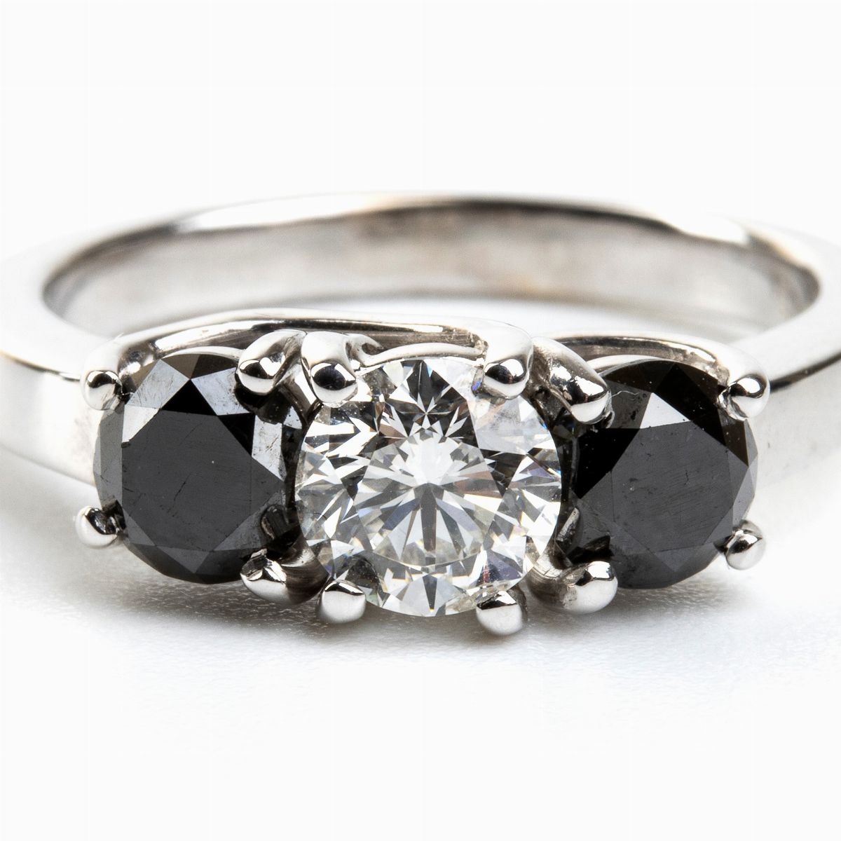 Anello Trilogy in Oro con Diamanti