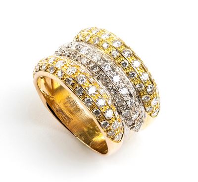 Anello in Tre Colori D'oro con Diamanti