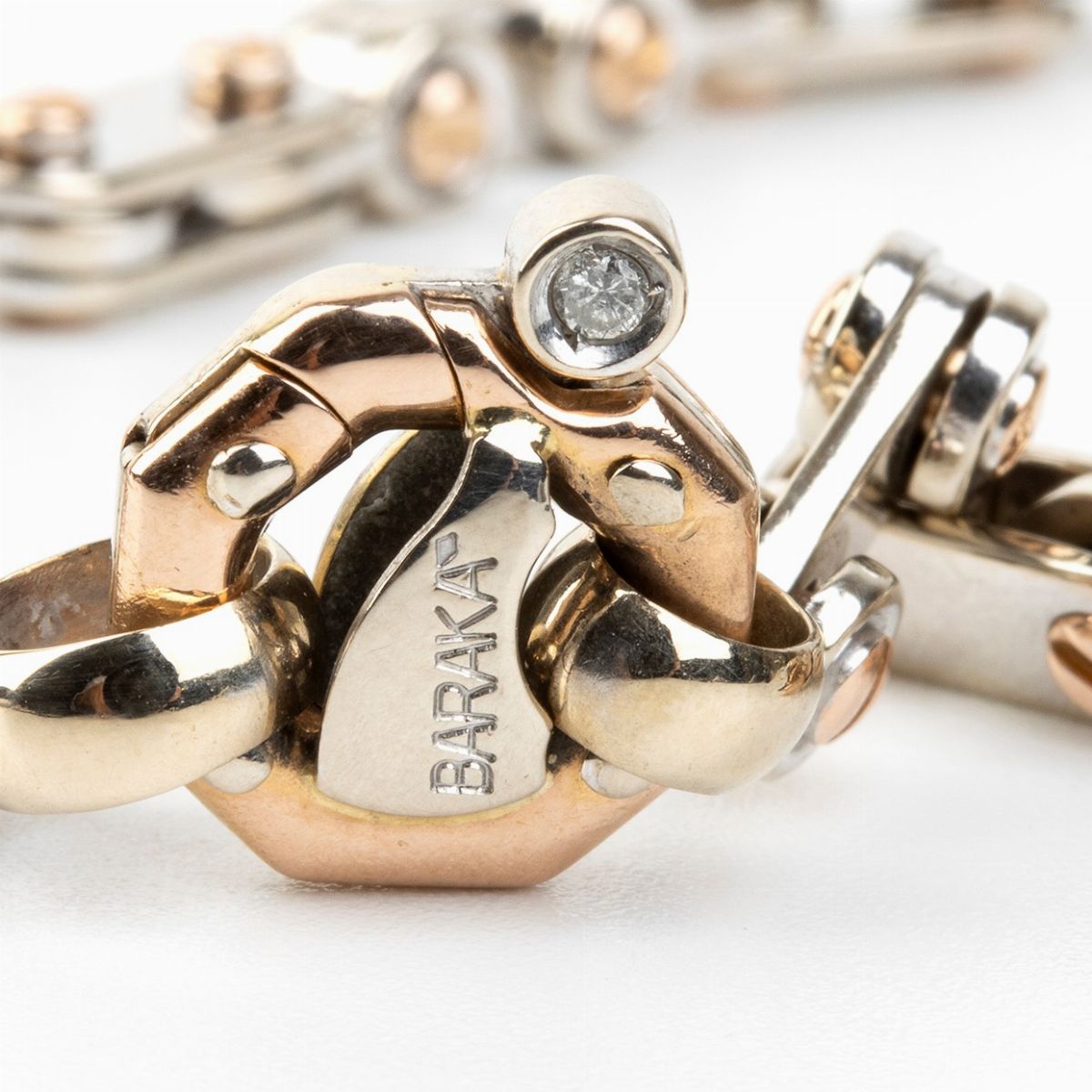 Baraka': Bracciale con Catena in Oro e Piccolo Diamante. Fine Anni '90.