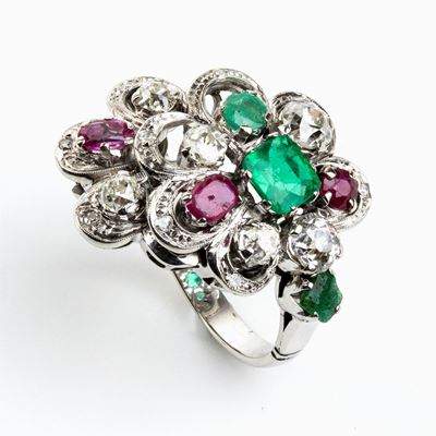 Anello Floreale in Oro con Rubini, Smeraldi e Diamanti