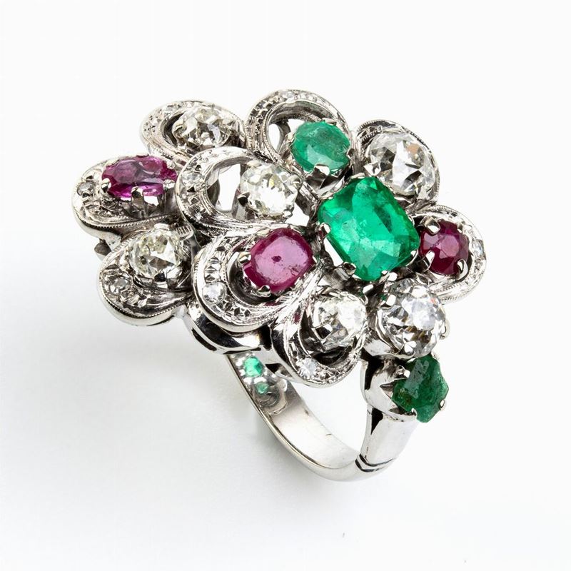 Anello Floreale in Oro con Rubini, Smeraldi e Diamanti