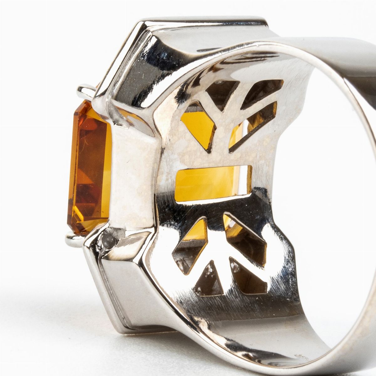 Anello in Oro con Quarzo Citrino e Diamanti