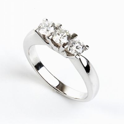 Anello Trilogy in Oro Bianco e Diamanti