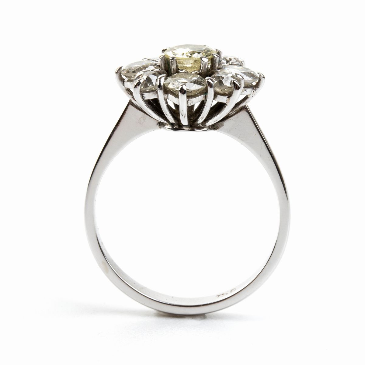 Anello a Fiore in Diamanti ed Oro Bianco
