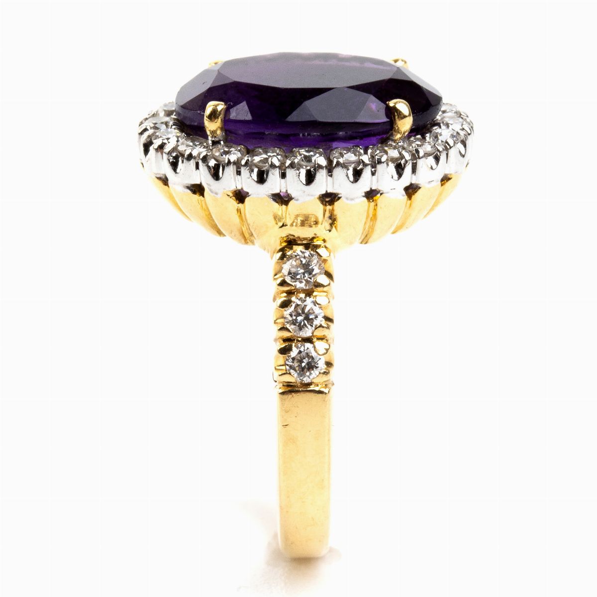 Anello in Oro con Ametista e Diamanti