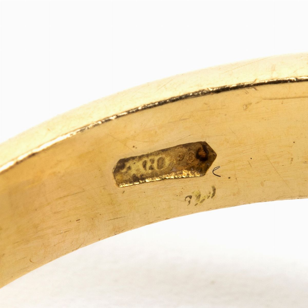 Anello in Oro con Ametista e Diamanti