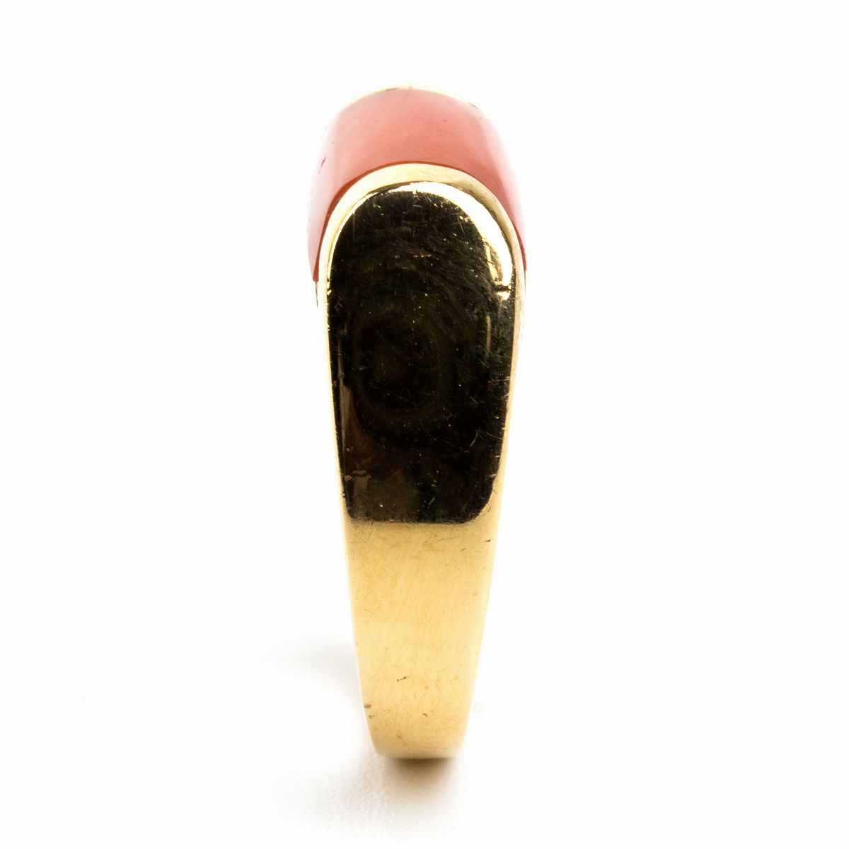 Bulgari, Collezione Tronchetto: Anello in Oro con Inserto in Corallo Cerasuolo