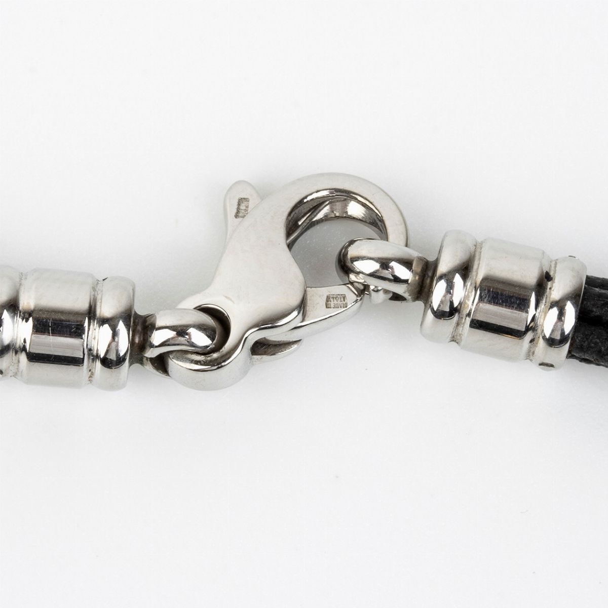 Bulgari: Girocollo con Pendente Tondo-cuore in Oro e Acciaio