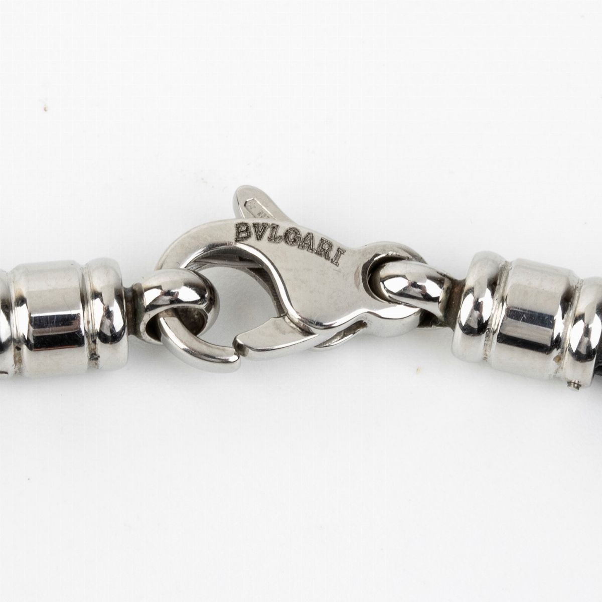 Bulgari: Girocollo con Pendente Tondo-cuore in Oro e Acciaio