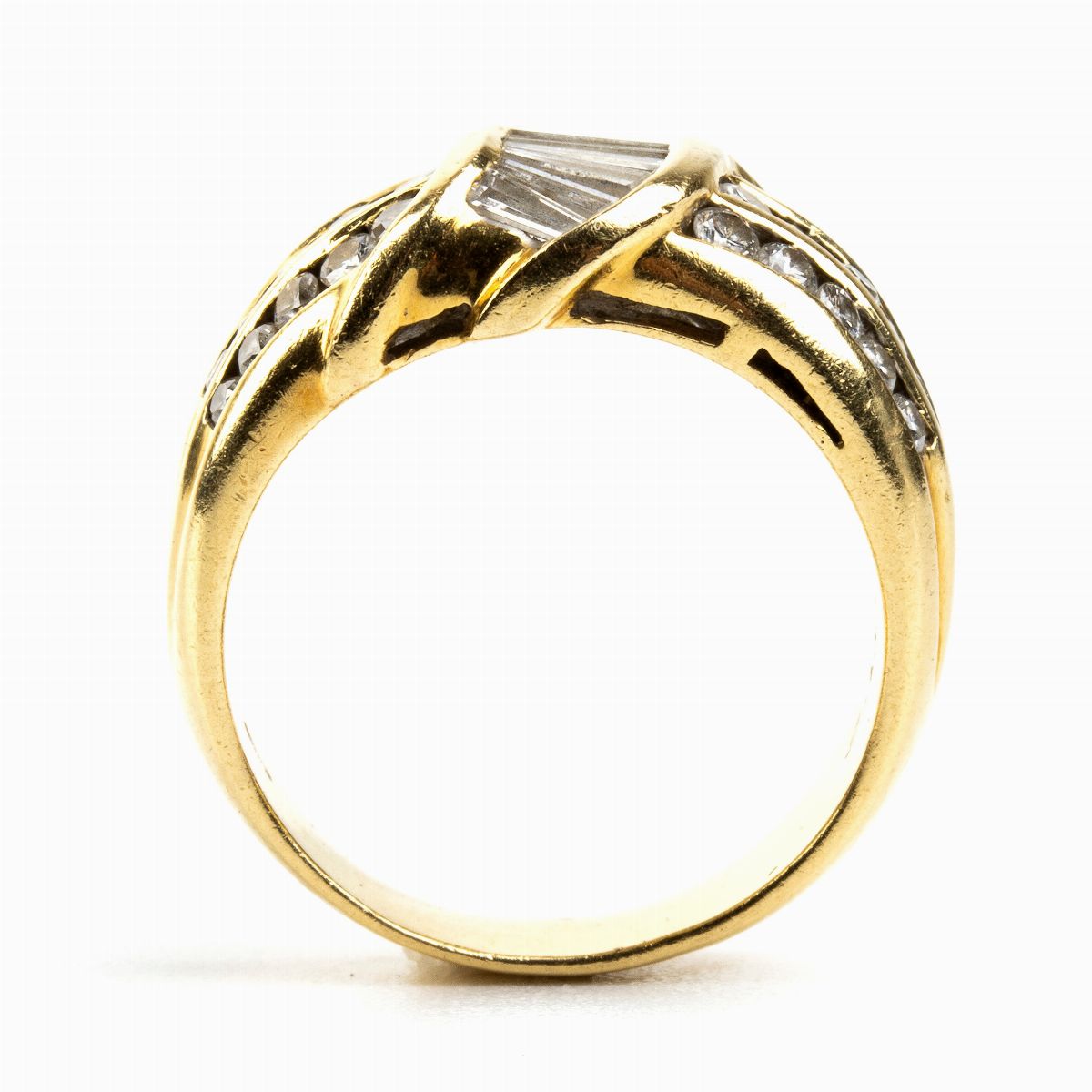 Salvini: Anello in Oro con Diamanti