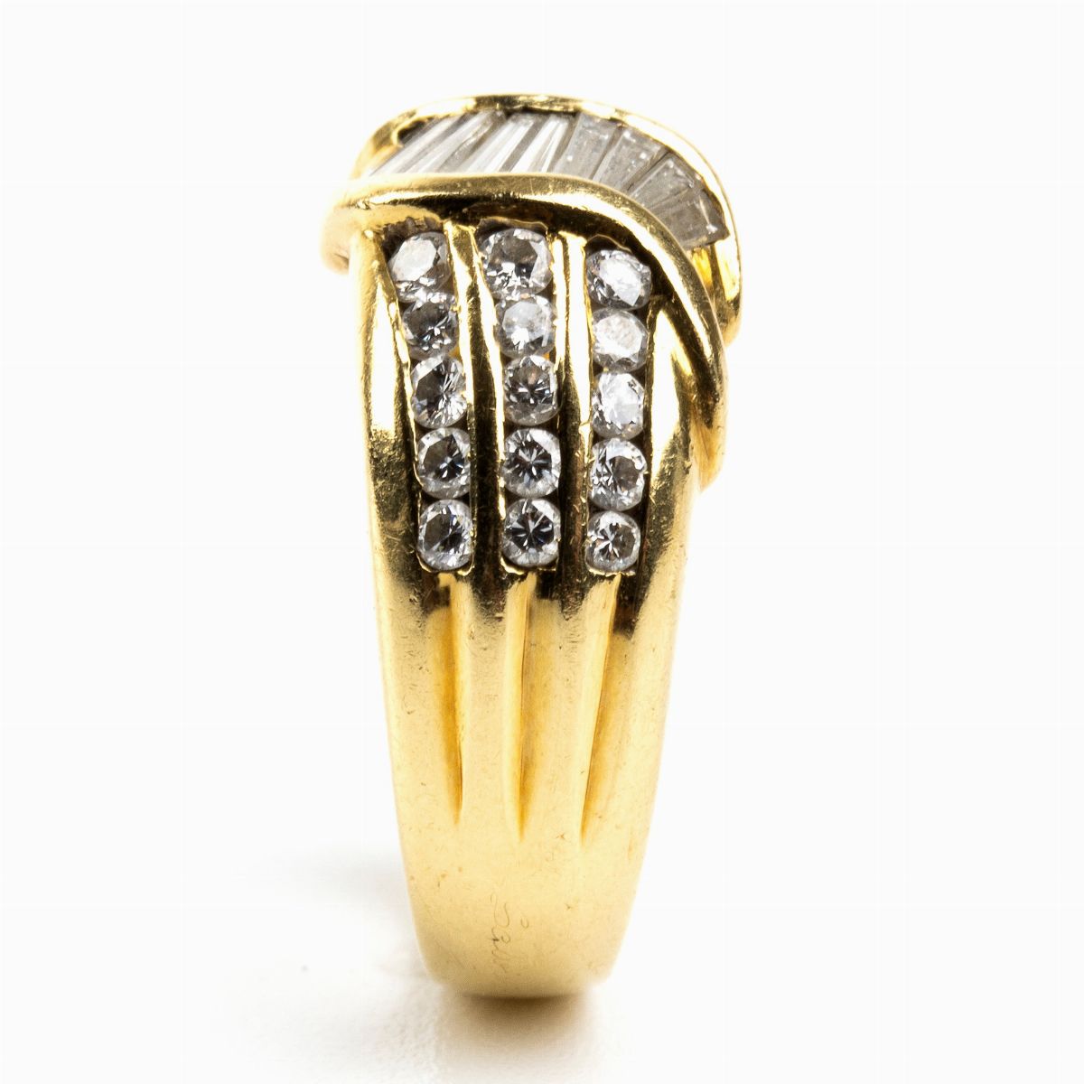 Salvini: Anello in Oro con Diamanti