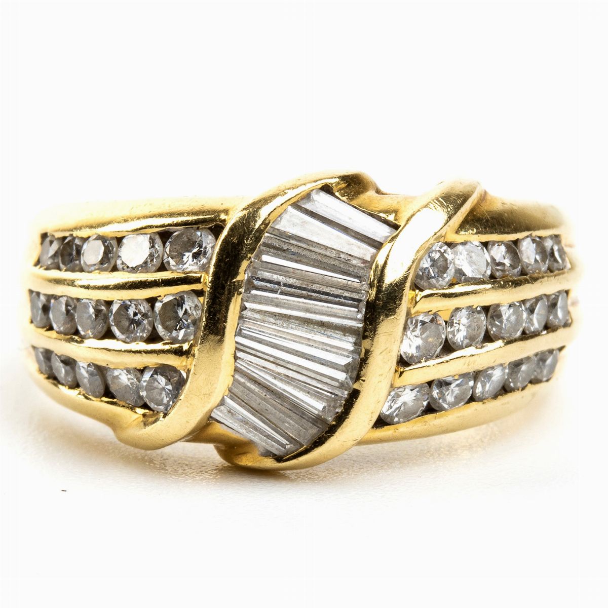 Salvini: Anello in Oro con Diamanti