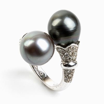 Anello in Oro a Motivo Contrariè in Perle Tahiti e Diamanti