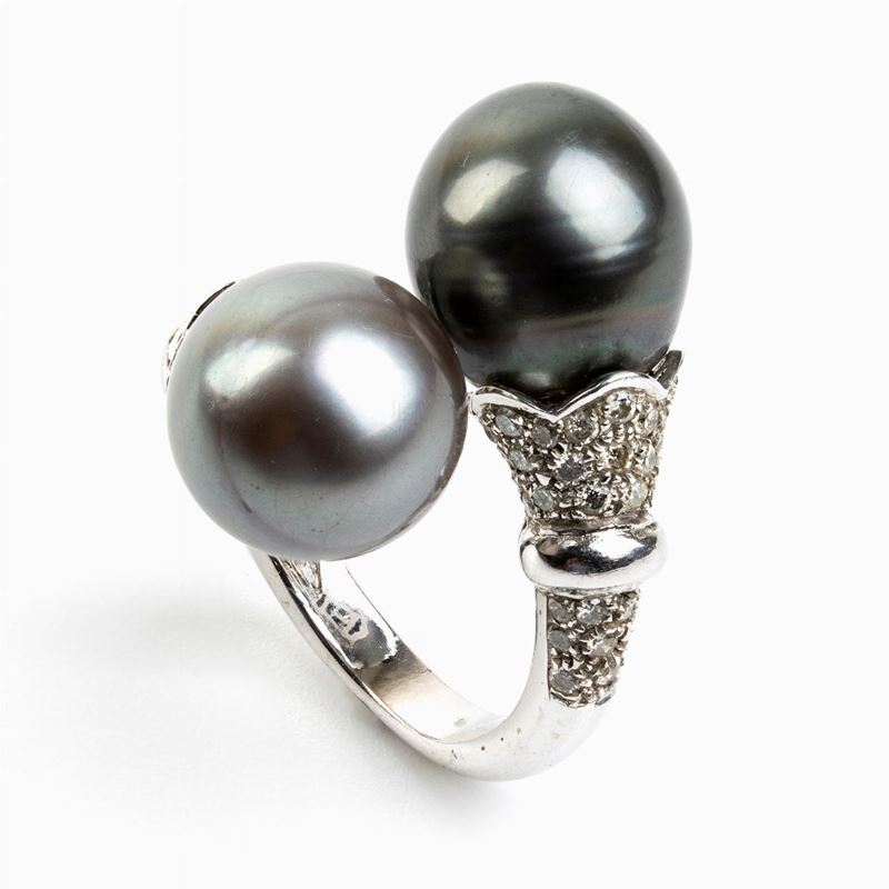 Anello in Oro a Motivo Contrariè in Perle Tahiti e Diamanti