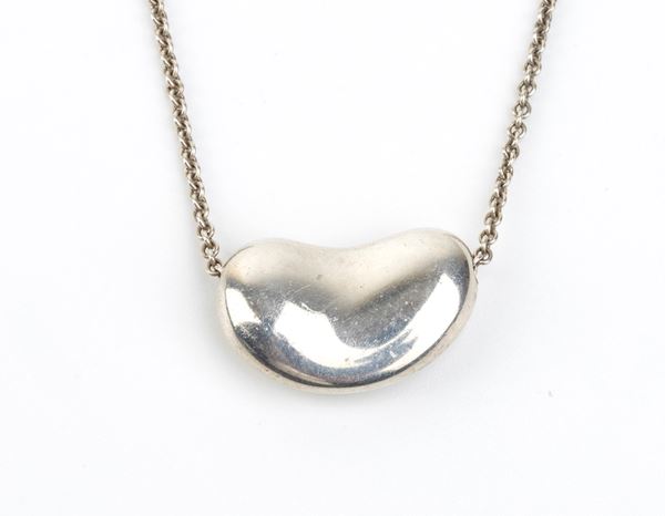 TYFFANY & Co: sterling silver necklace with bean pendant 