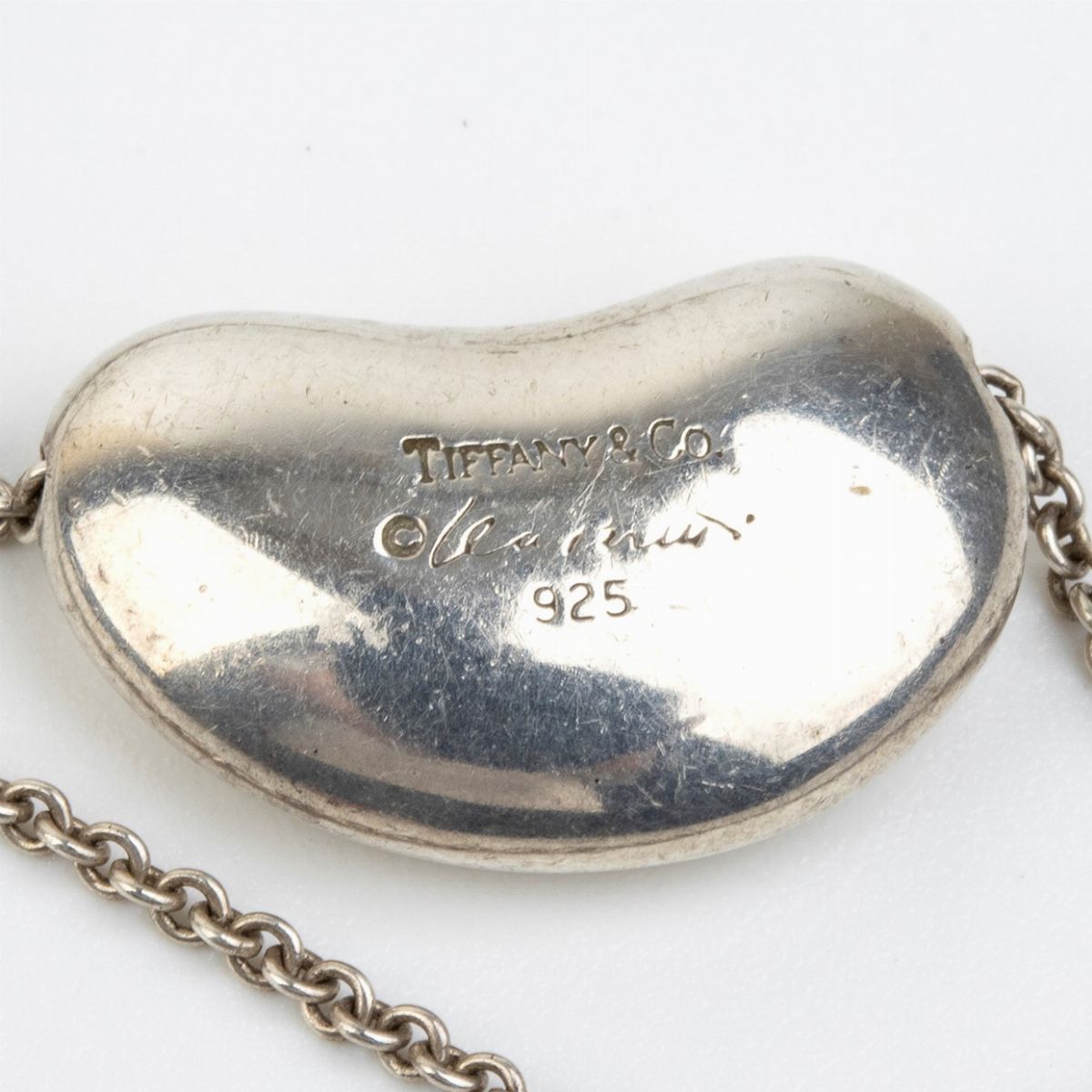 Tyffany & Co: Girocollo in Argento con Pendente Fagiolo