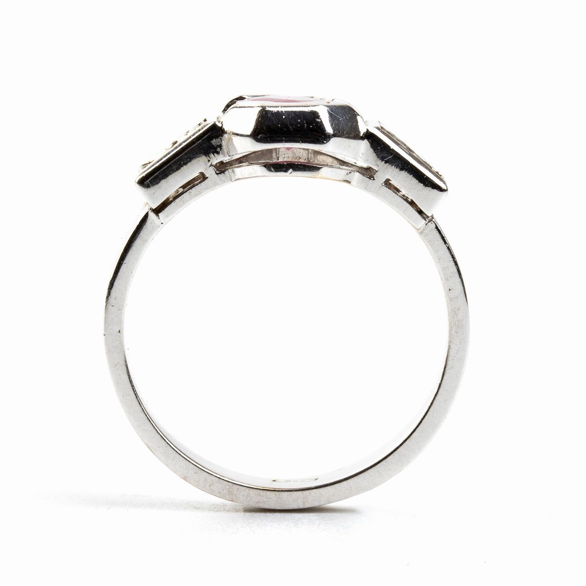 Anello in Oro con Rubino e Diamanti
