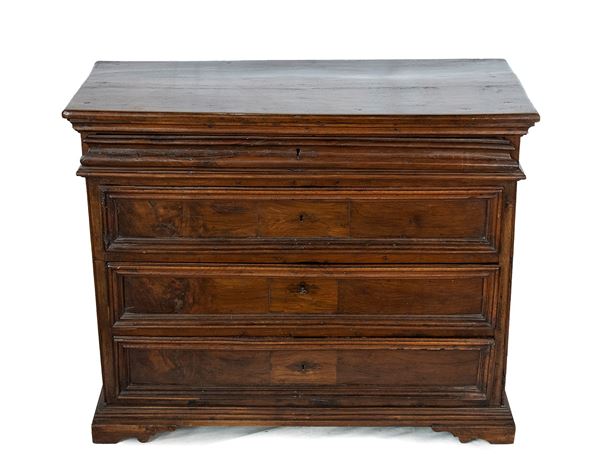 Baroque walnut canterano -  Central Italy, 18th century