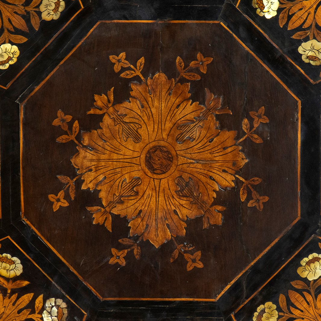 Tavolo Ottagonale Intarsiato - Toscana, XIX Secolo, Ambito Falcini