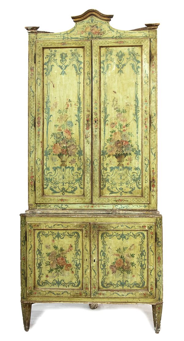 Lacquered and painted Louis XV corner cabinet - Venice 18th century