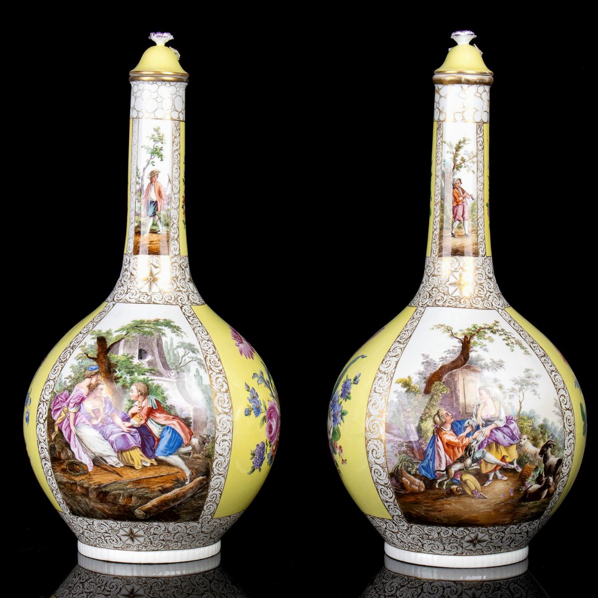 Coppia di Vasi con Coperchio in Porcellana - Germania, XIX Secolo