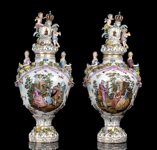 Coppia di vasi in porcellana - Germania, Sassonia, XIX secolo, manifattura POTSCHAPPEL (FREITAL-POTSCHAPPEL)