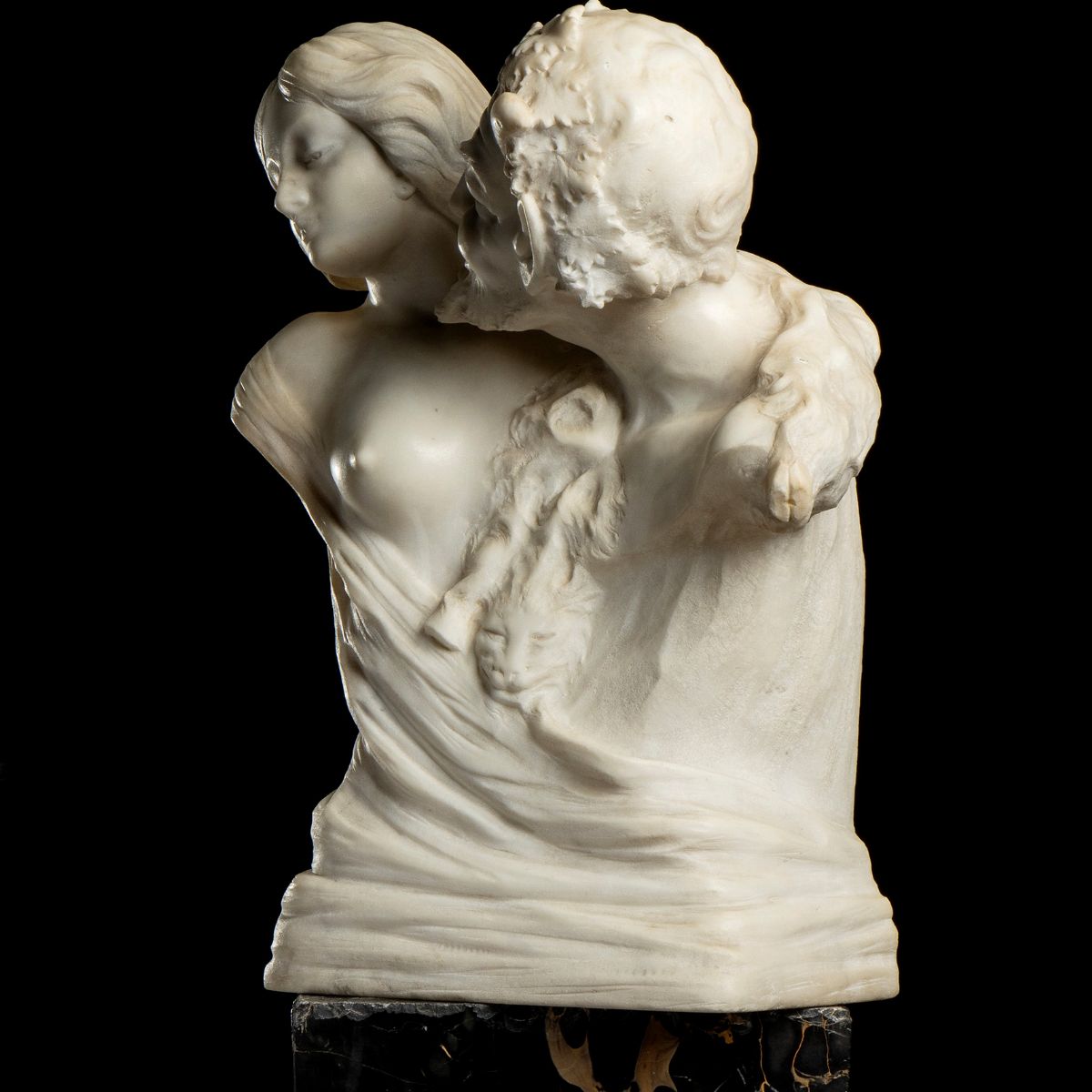 Scultura in Marmo Statuario e Portoro Raffigurante Pan e Selene - Italia, XIX Secolo