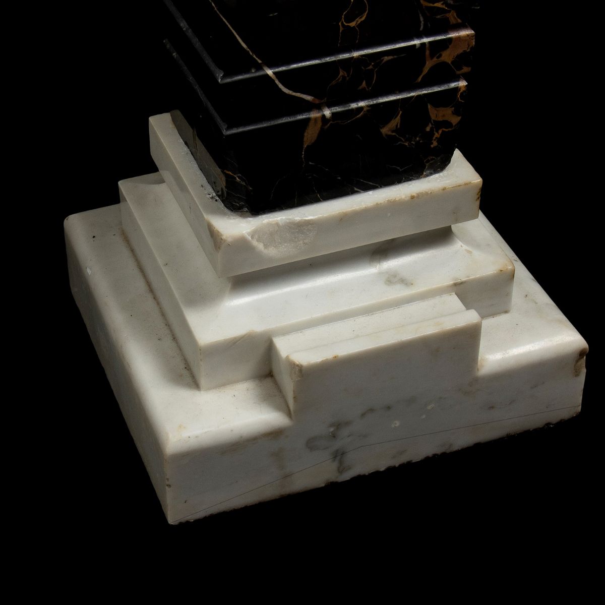 Scultura in Marmo Statuario e Portoro Raffigurante Pan e Selene - Italia, XIX Secolo
