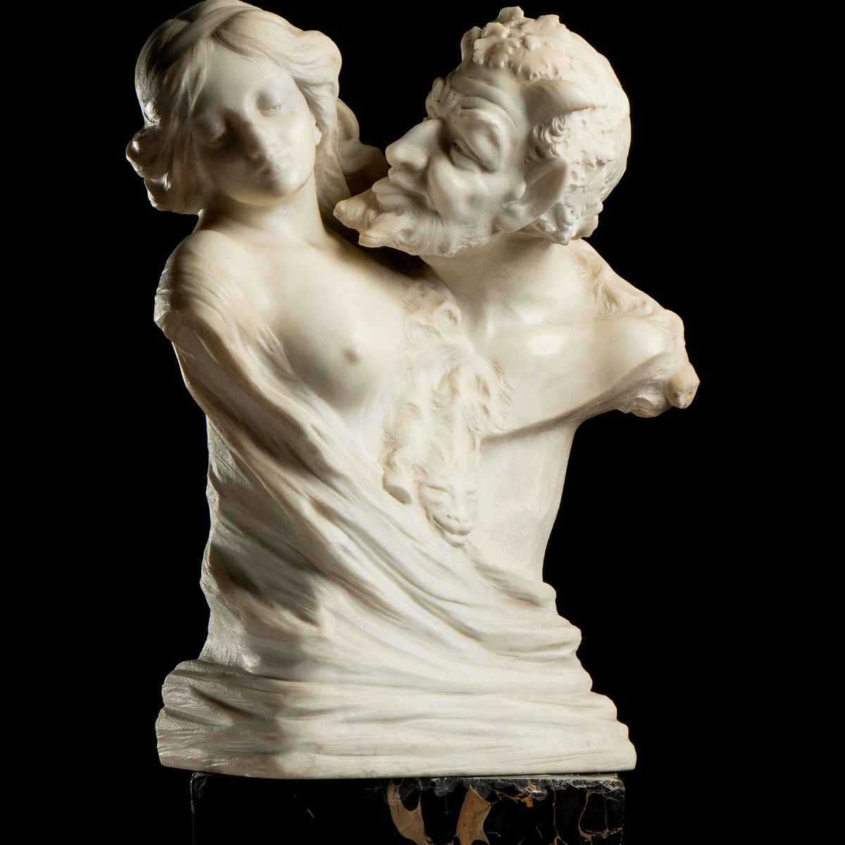 Scultura in Marmo Statuario e Portoro Raffigurante Pan e Selene - Italia, XIX Secolo